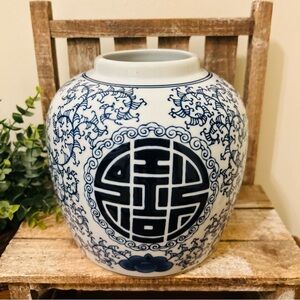 Vintage Porcelain Bombay Blue & White Asian Inspired Table Vase